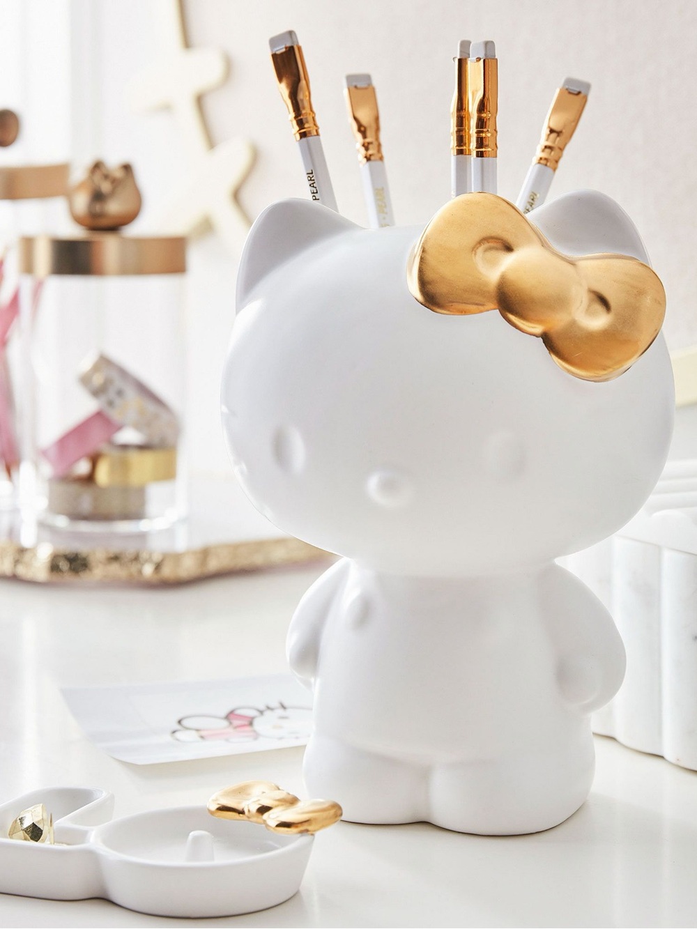 Pottery Barn Teen White Ceramic Hello Kitty Pencil/ Brush Holder with Gold Bow